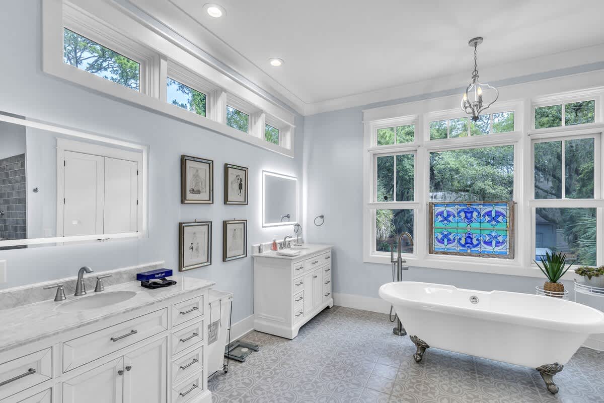 Primary En-Suite Bathroom