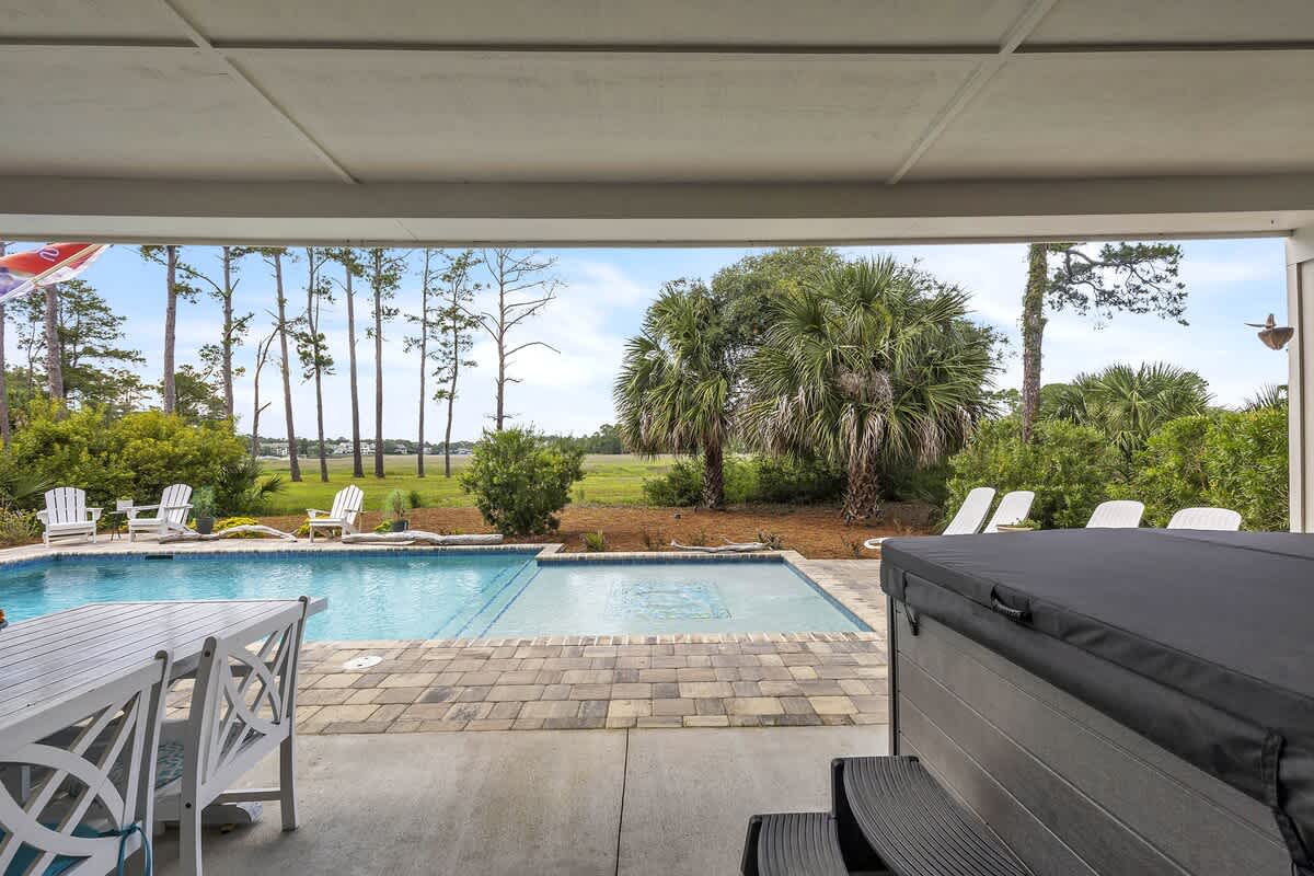 Sitting Area by Pool with Hot Tub