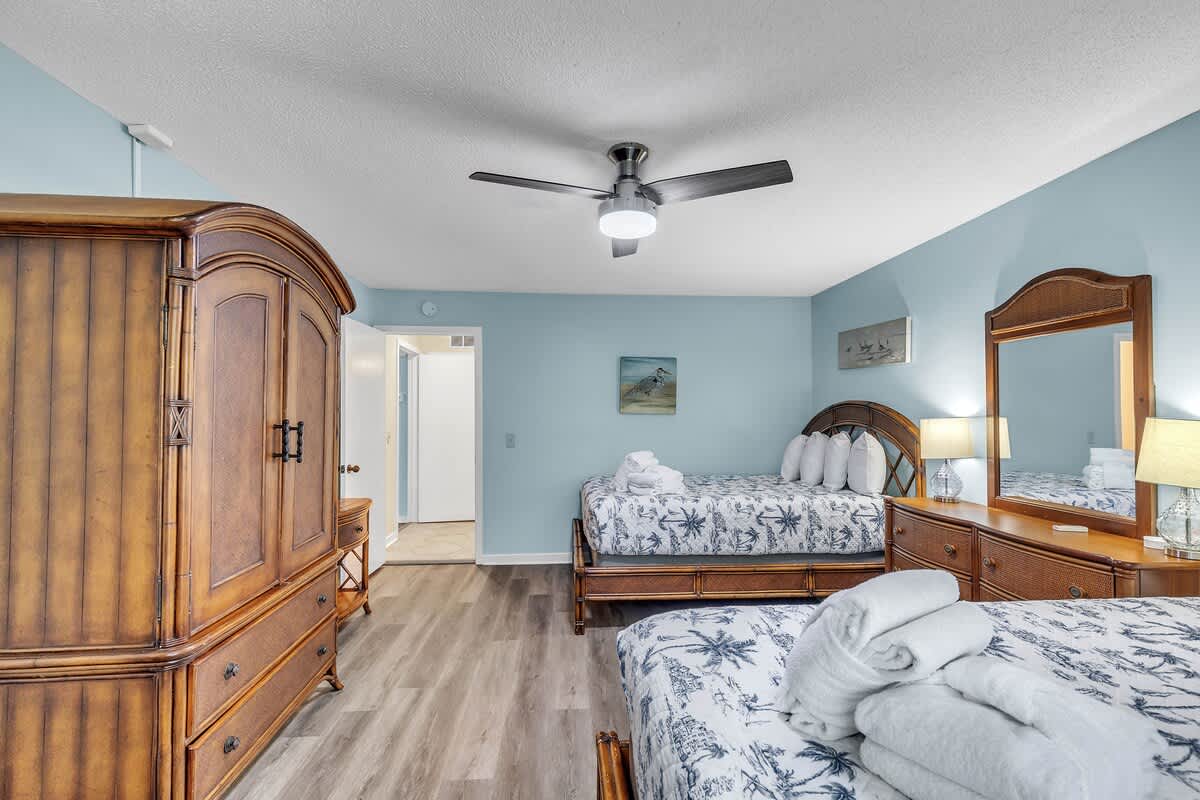 Double Queen Suite with En-Suite Bathroom