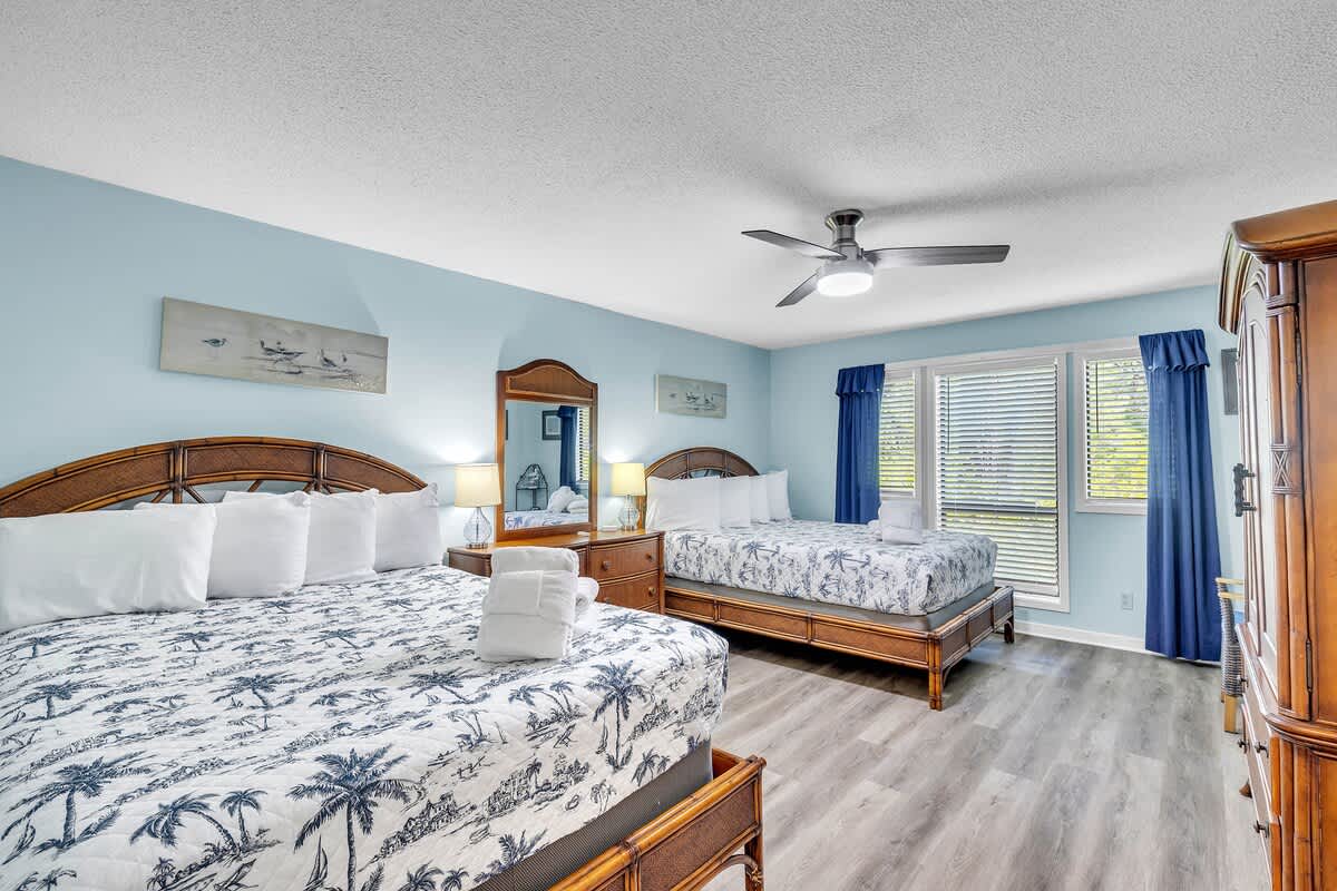 Double Queen Suite with En-Suite Bathroom