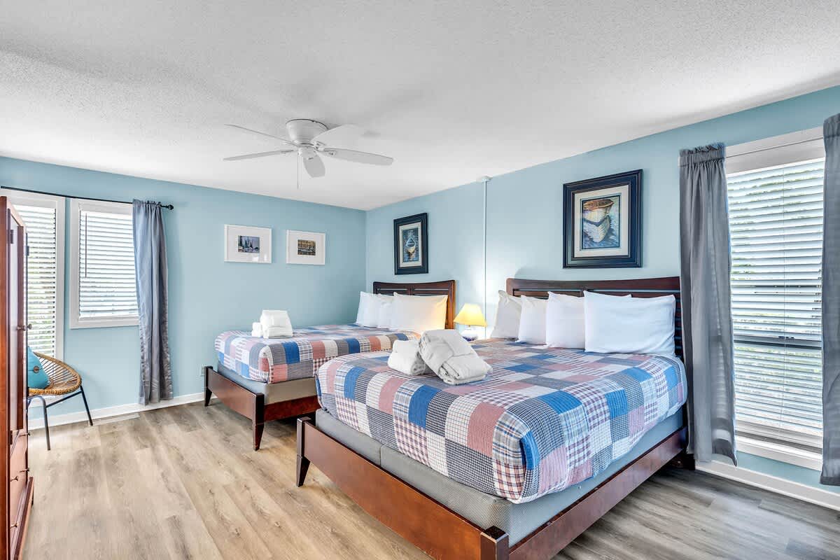 Double Queen Suite with En-Suite Bathroom