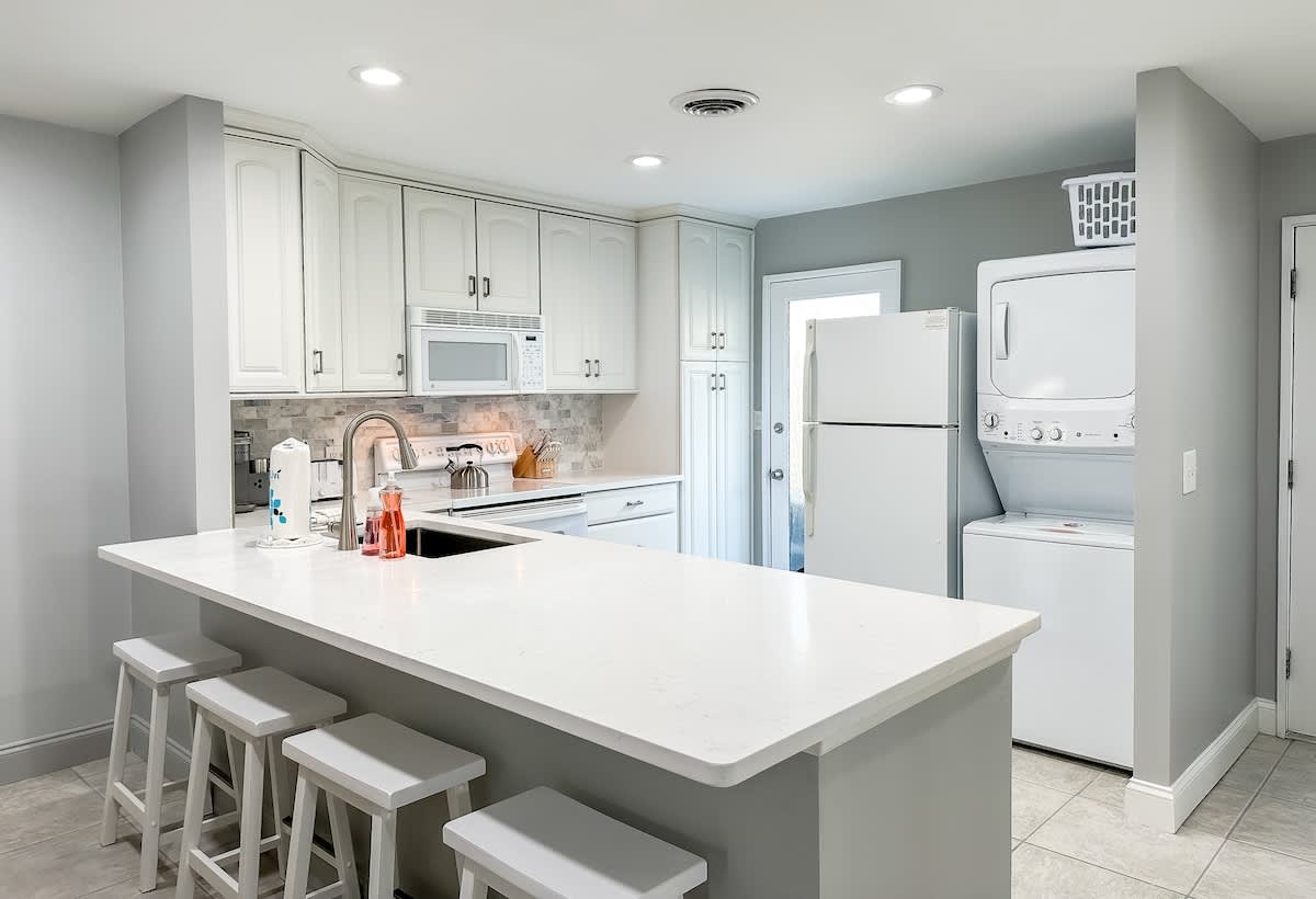 558 Queen's Grant 2