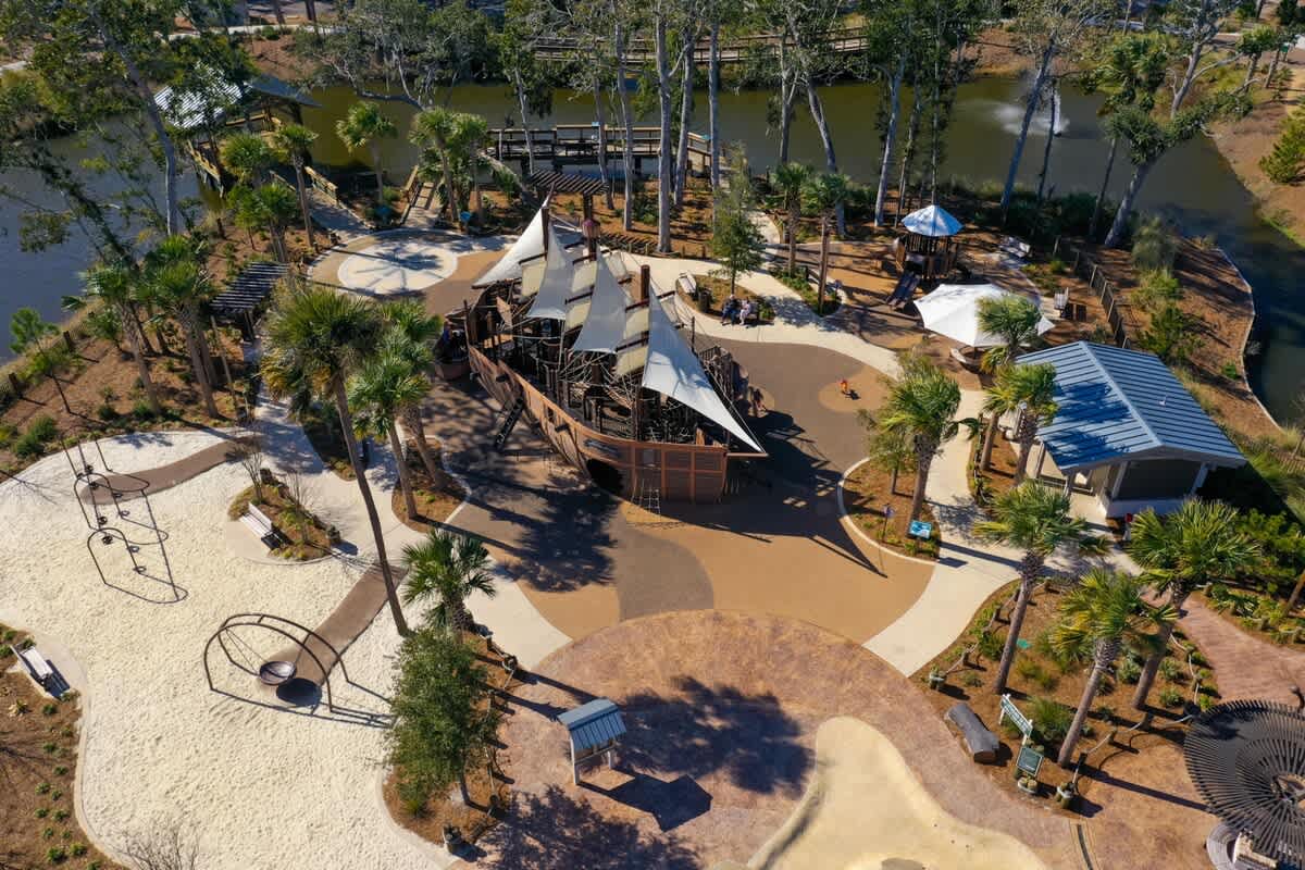 7-10 Minute Walk to Celebration Park