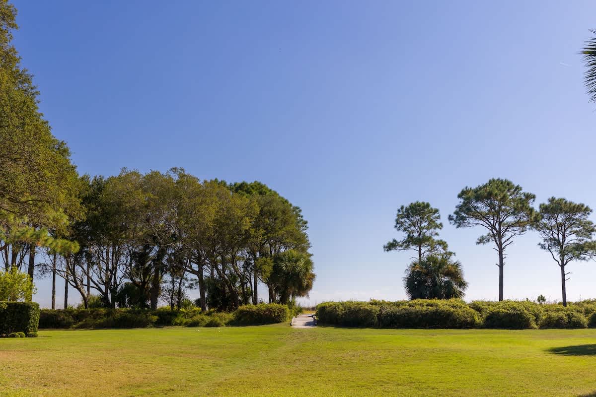 Shared Lawn with Beach Access