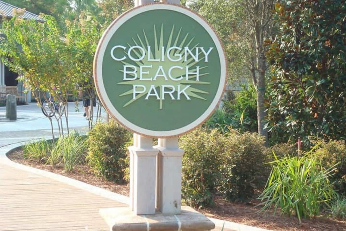 5 Minute Walk to Coligny Plaza