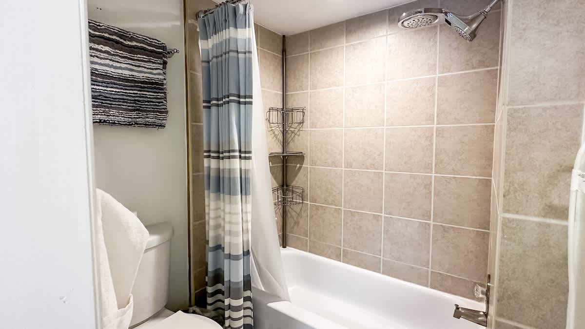 2nd Floor Shared Guest Bathroom