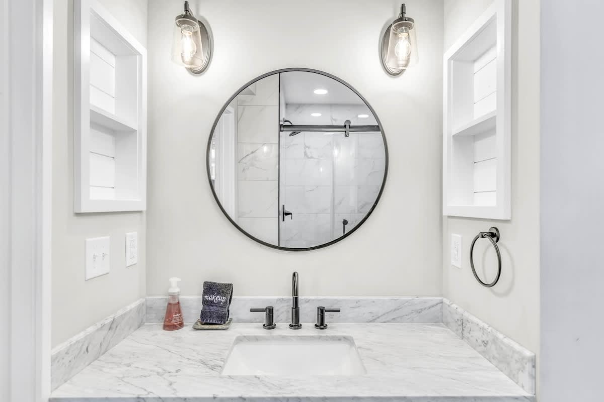 Primary En-Suite Bathroom