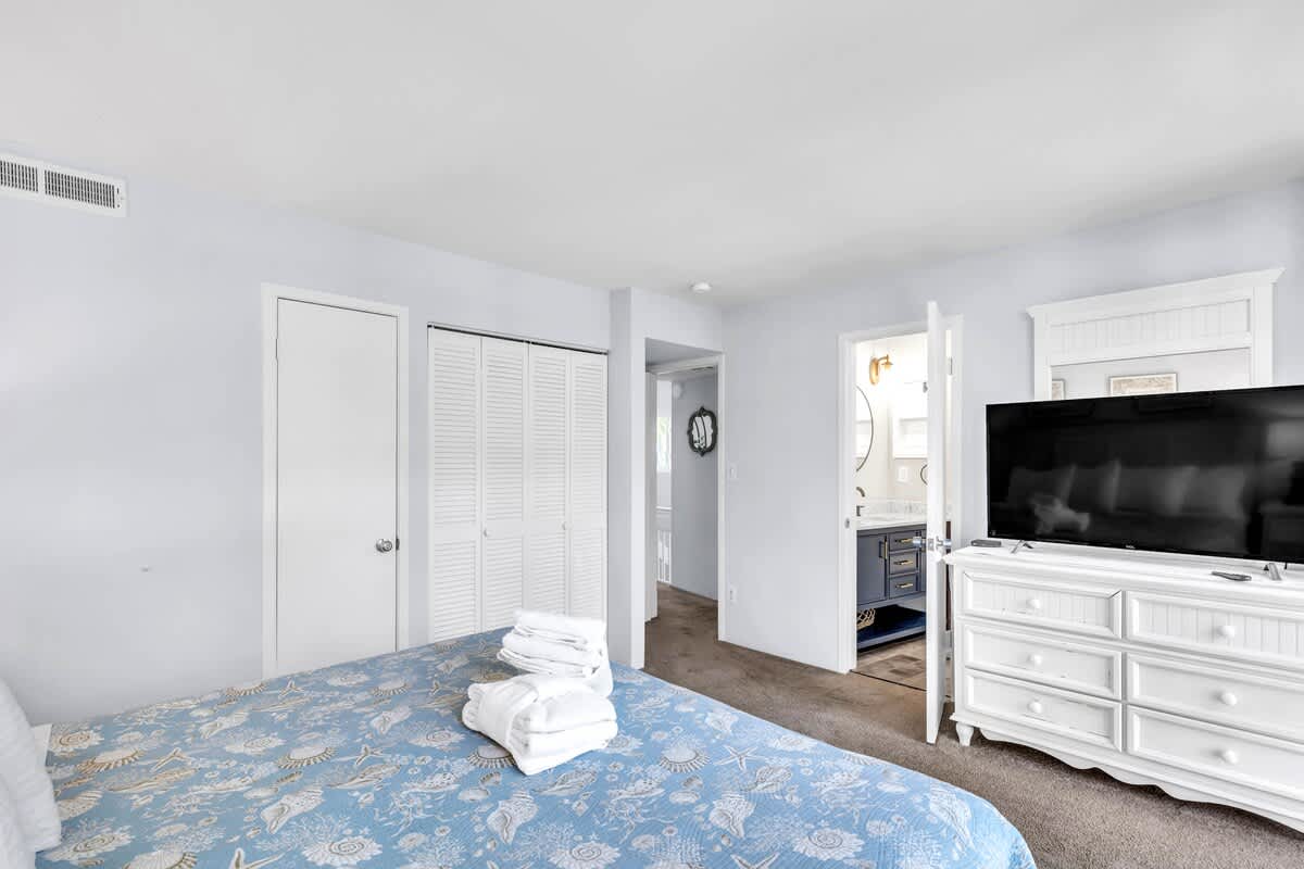 Primary Suite with King Bed and En-Suite Bathroom