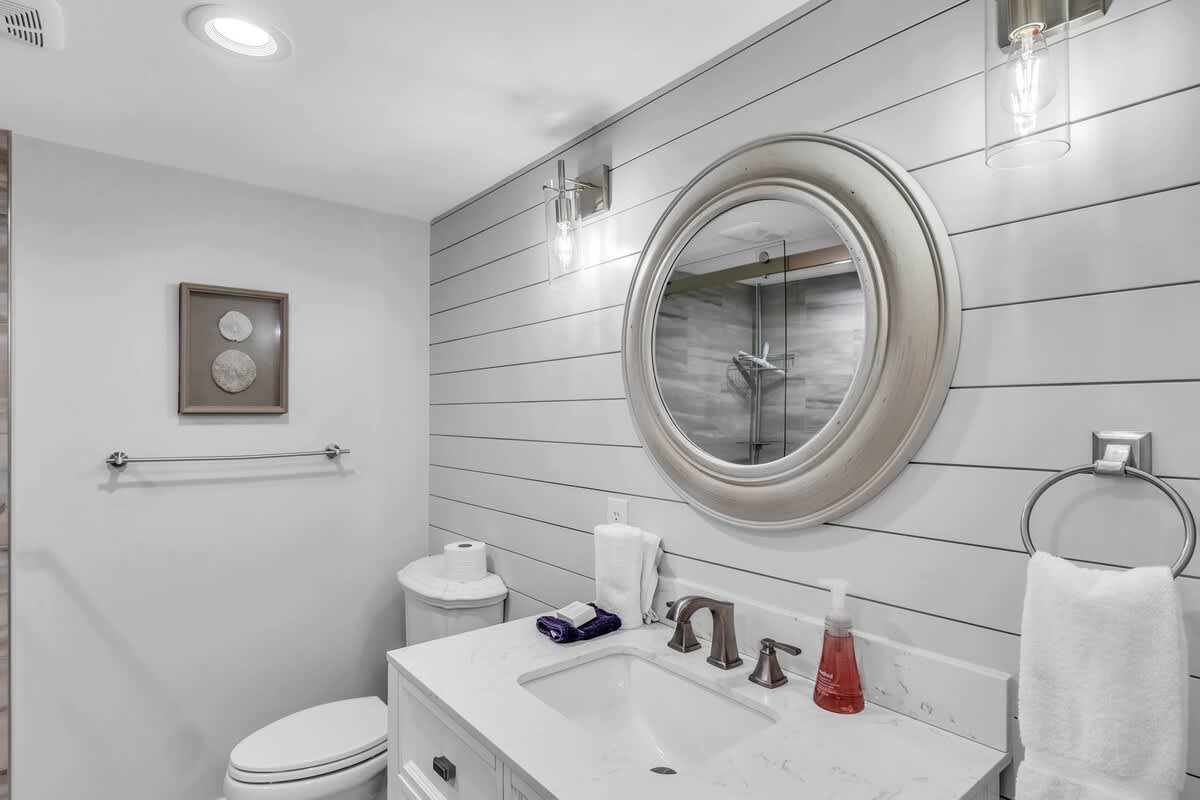 Full Bathroom