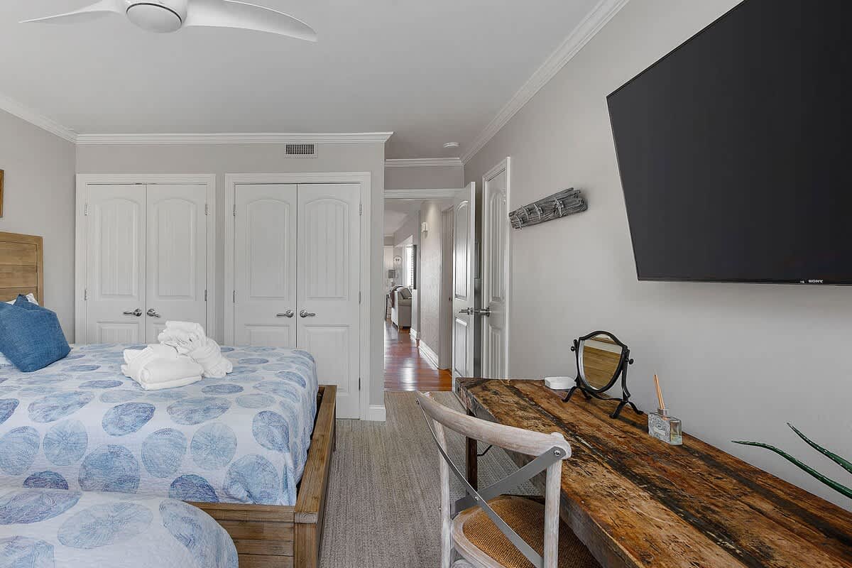 Double Queen Room on Main Living Level