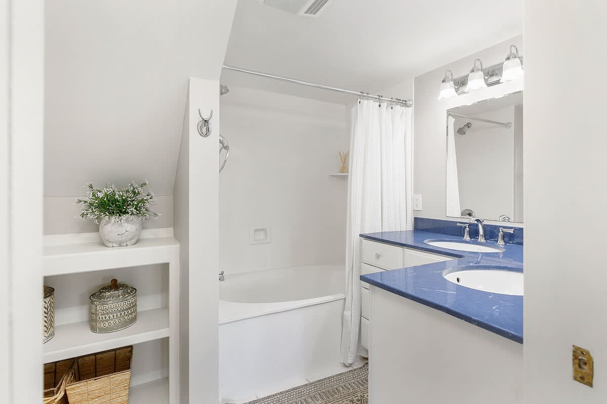 Den Bathroom