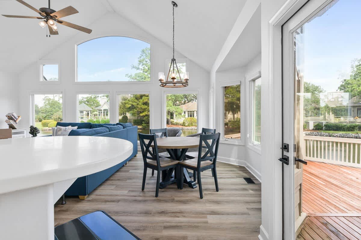 Living Area and Breakfast Table