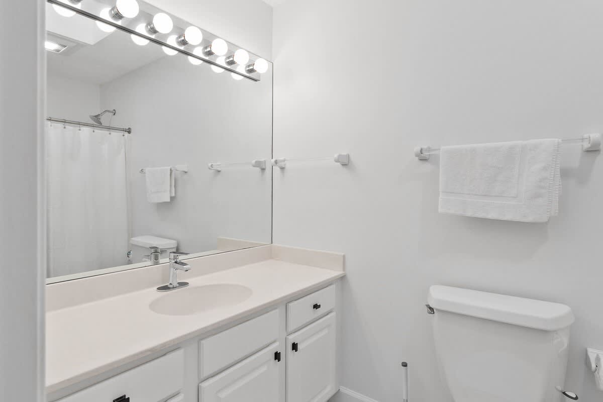 Guest Queen Suite Bathroom