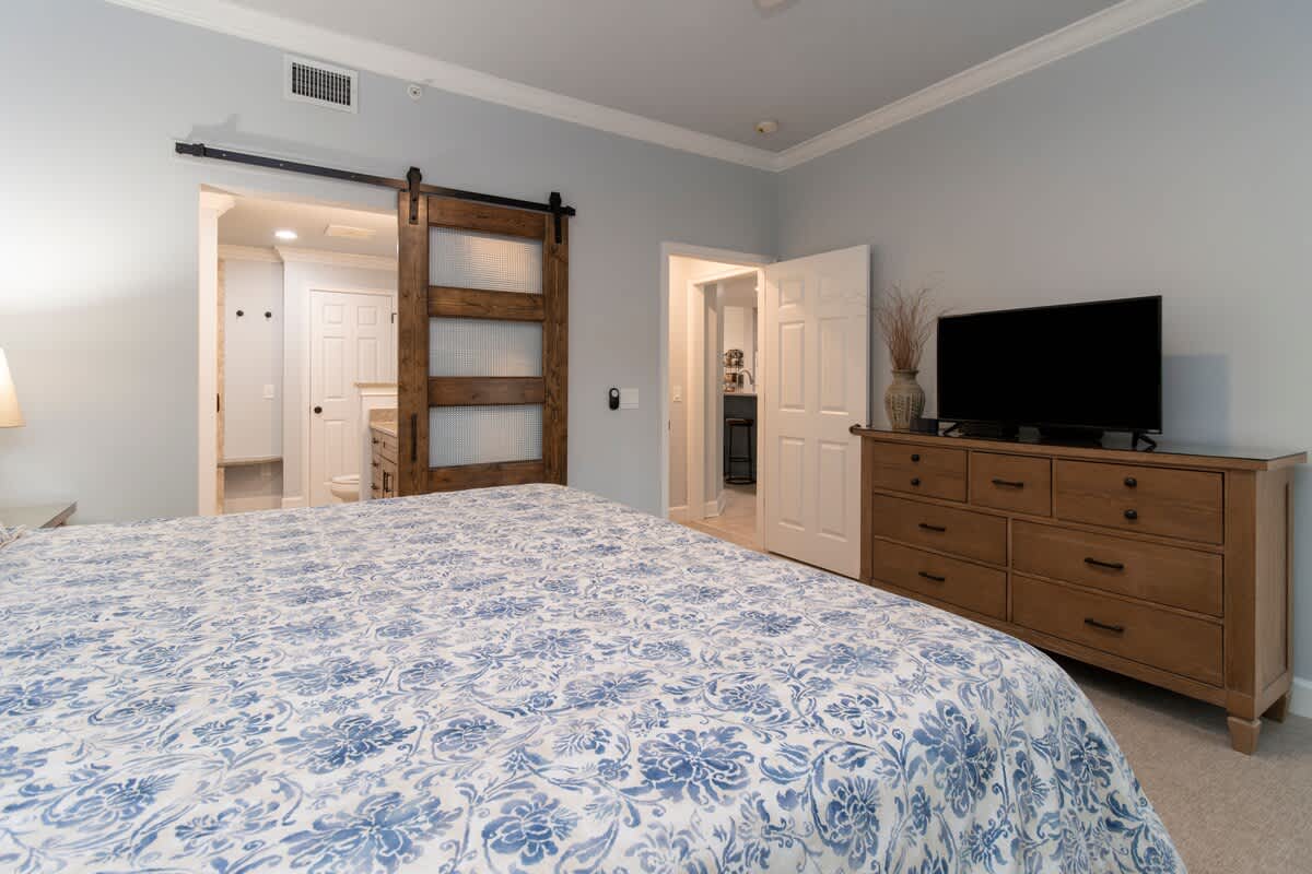 Primary Suite with King Bed