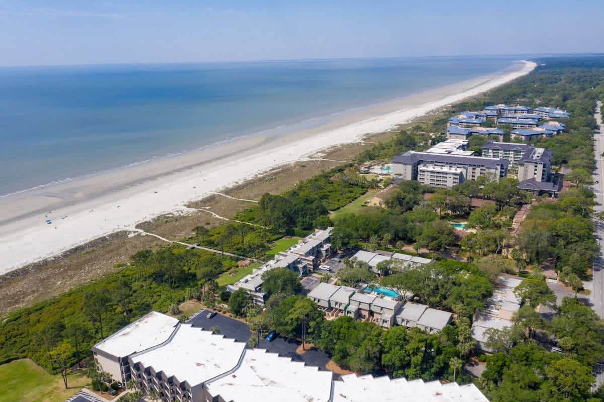 5-7 Minute Walk to the Beach!