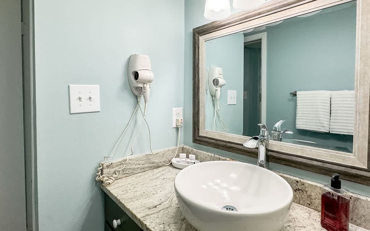 2nd Floor Guest Bathroom