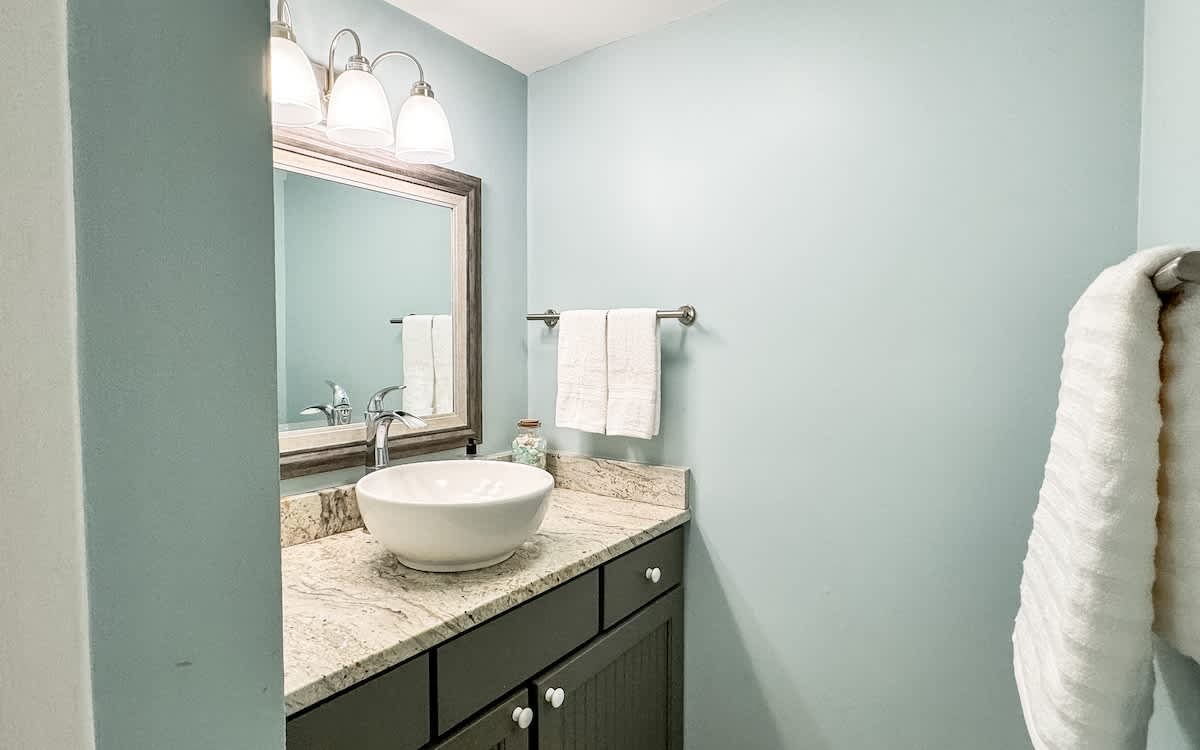 2nd Floor Guest Bathroom