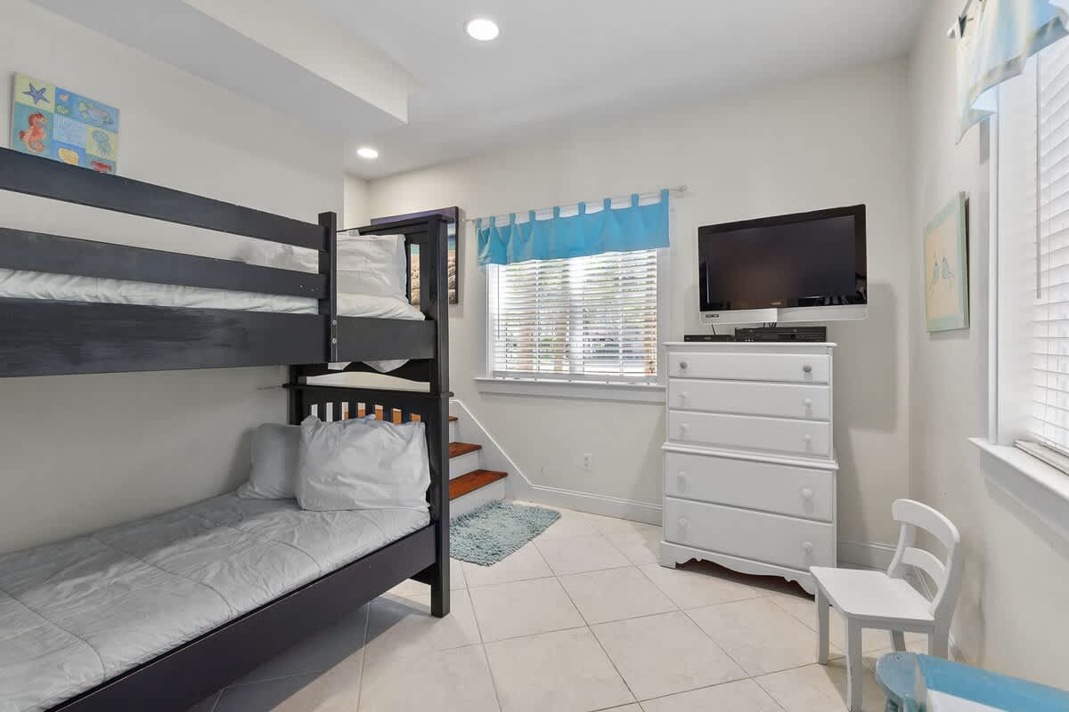 Lower Double Bunk Twin Room