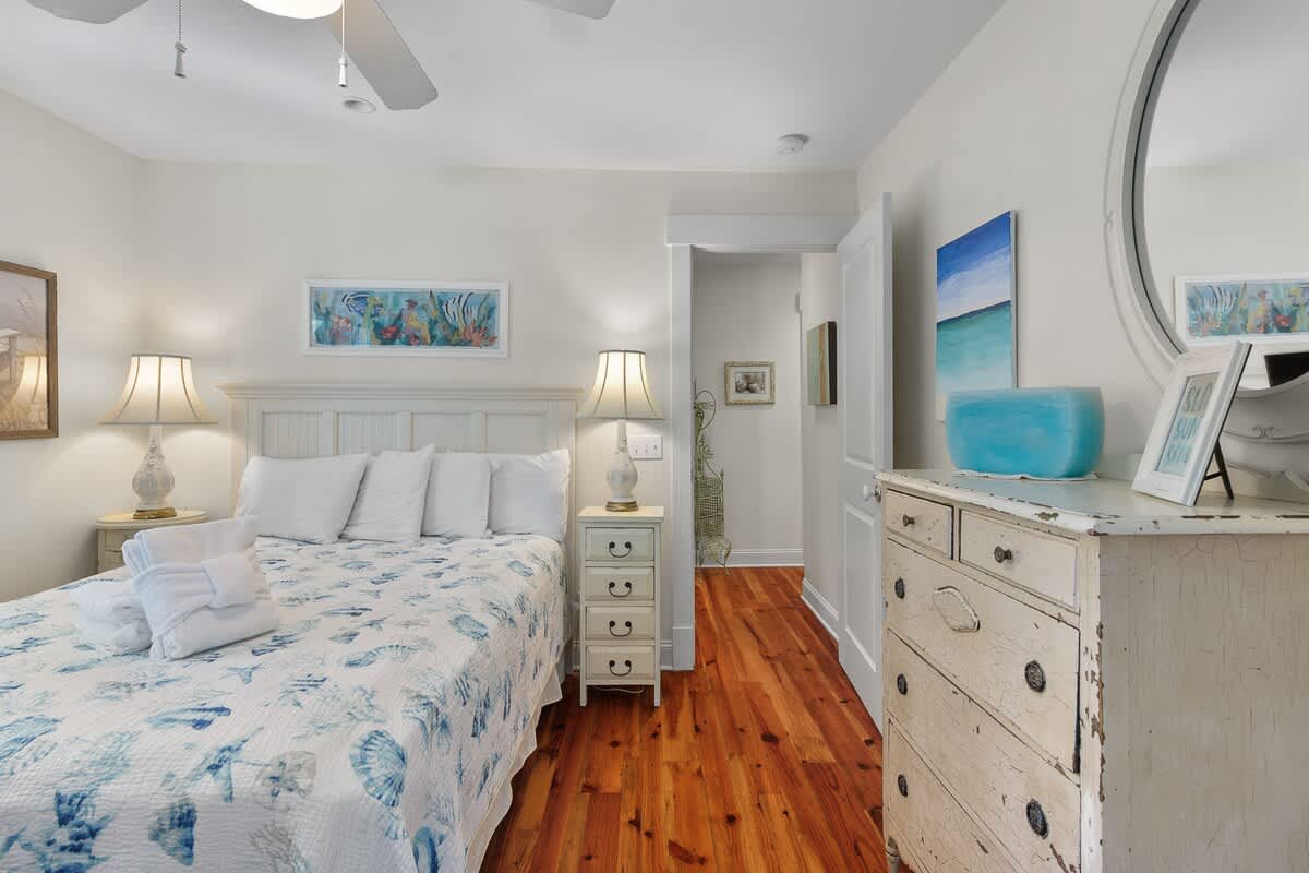 Queen Guest Room