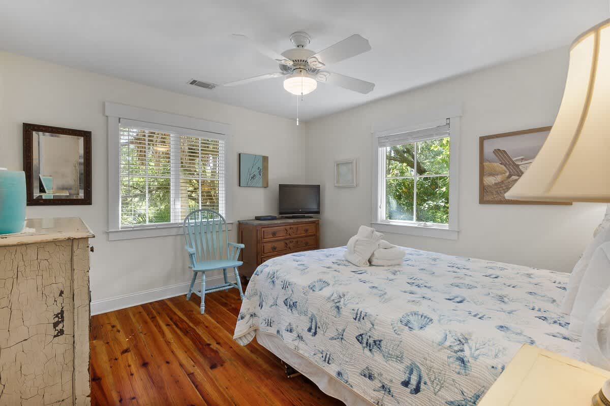 Queen Guest Room