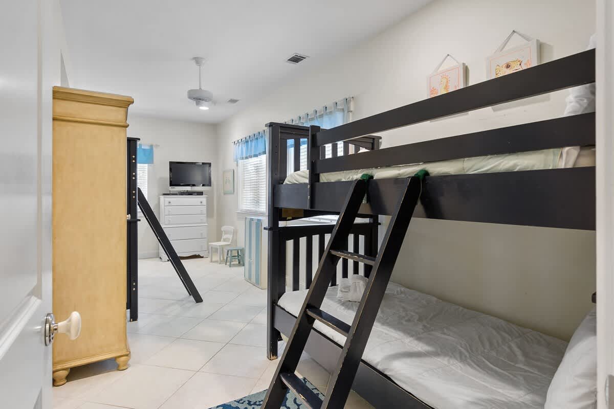 Lower Double Bunk Twin Room