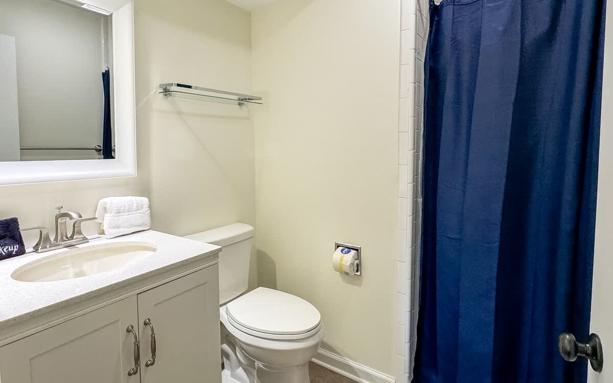 Double Twin Suite Bathroom