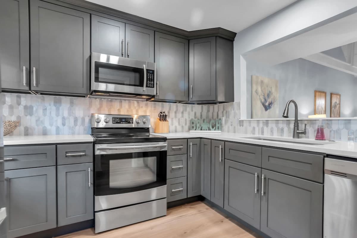 643 Queen's Grant 10