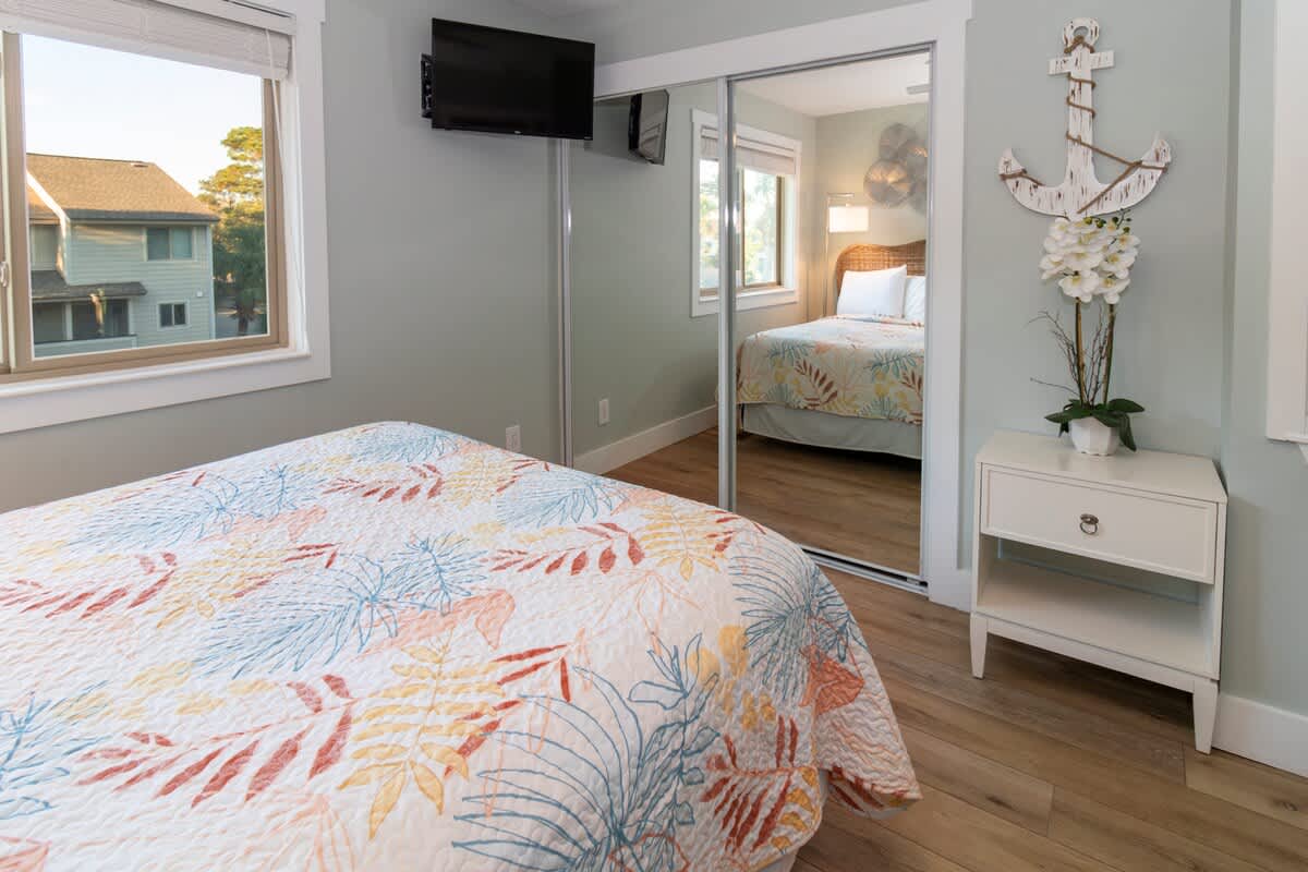 Guest Bedroom with Queen, Twin, and Trundle Bed