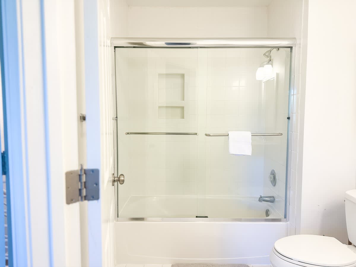 Guest Queen Suite Bathroom