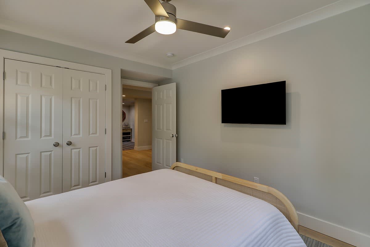 Lower Level Queen Bedroom