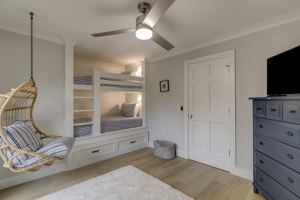 Kids Bunk Room w/ Trundle Bed