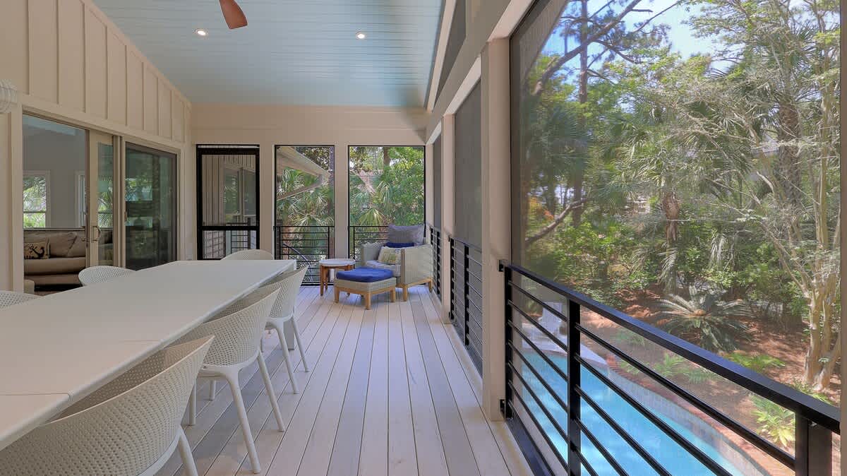 2nd-Level Screen in Porch