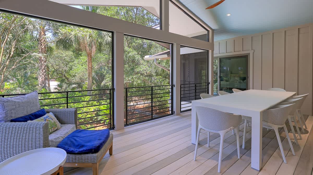 2nd-Level Screen in Porch