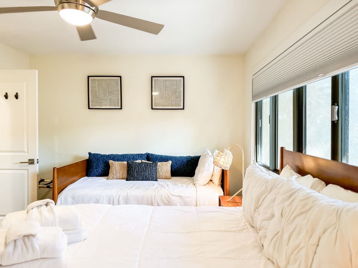 Guest Suite with Queen Bed and Twin Day Bed