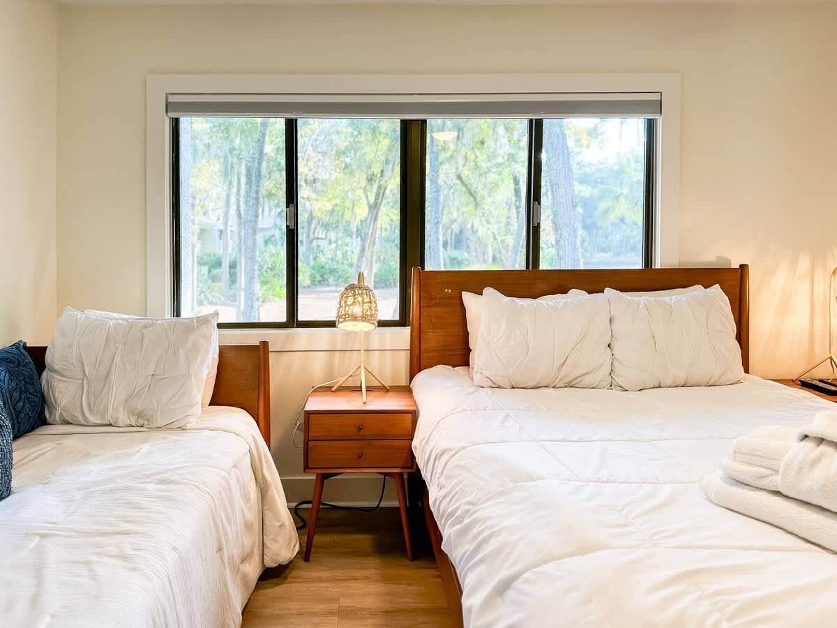 Guest Suite with Queen Bed and Twin Day Bed