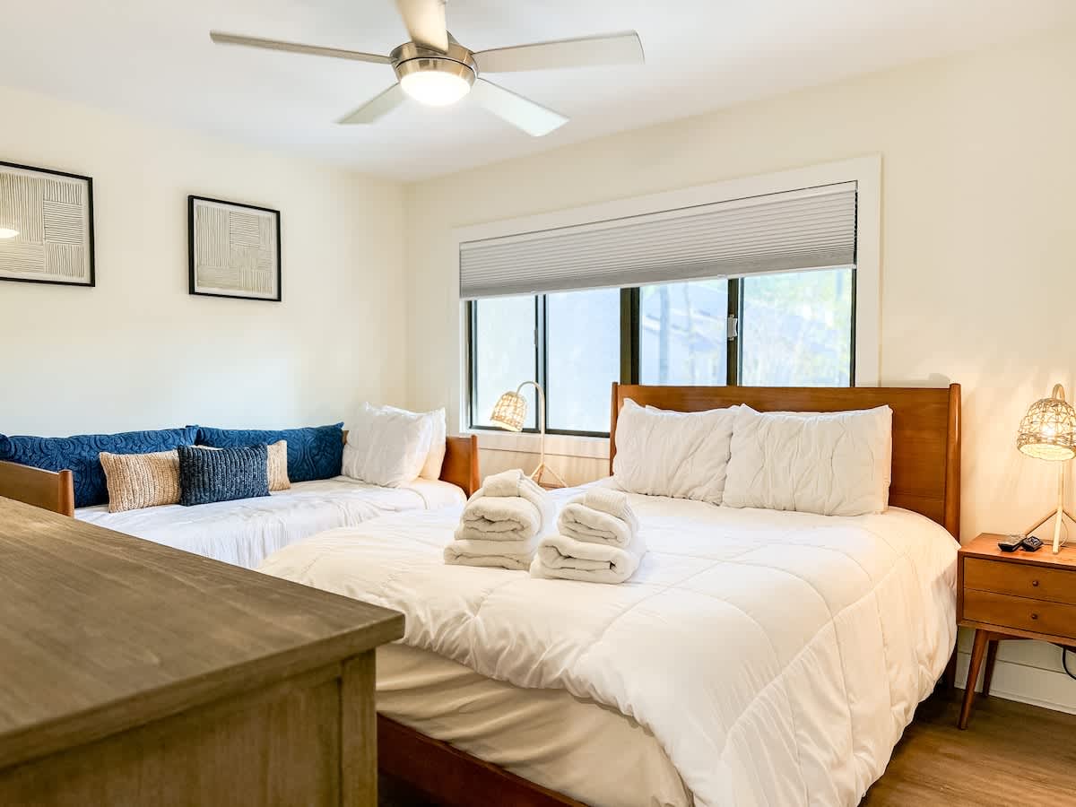 Guest Suite with Queen Bed and Twin Day Bed