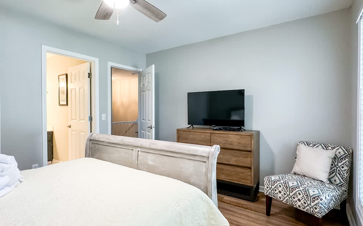 Upstairs Queen Suite