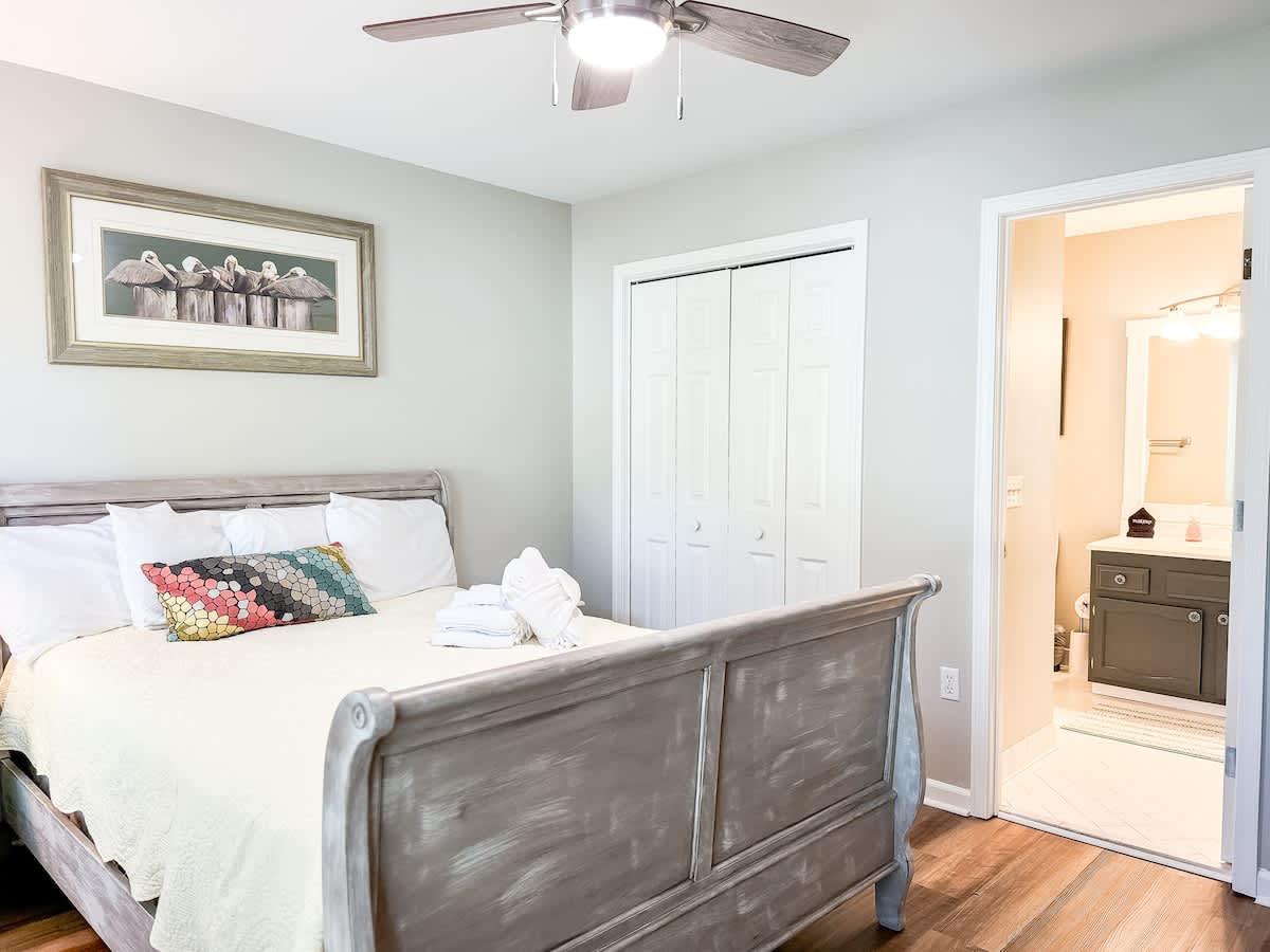 Upstairs Queen Suite