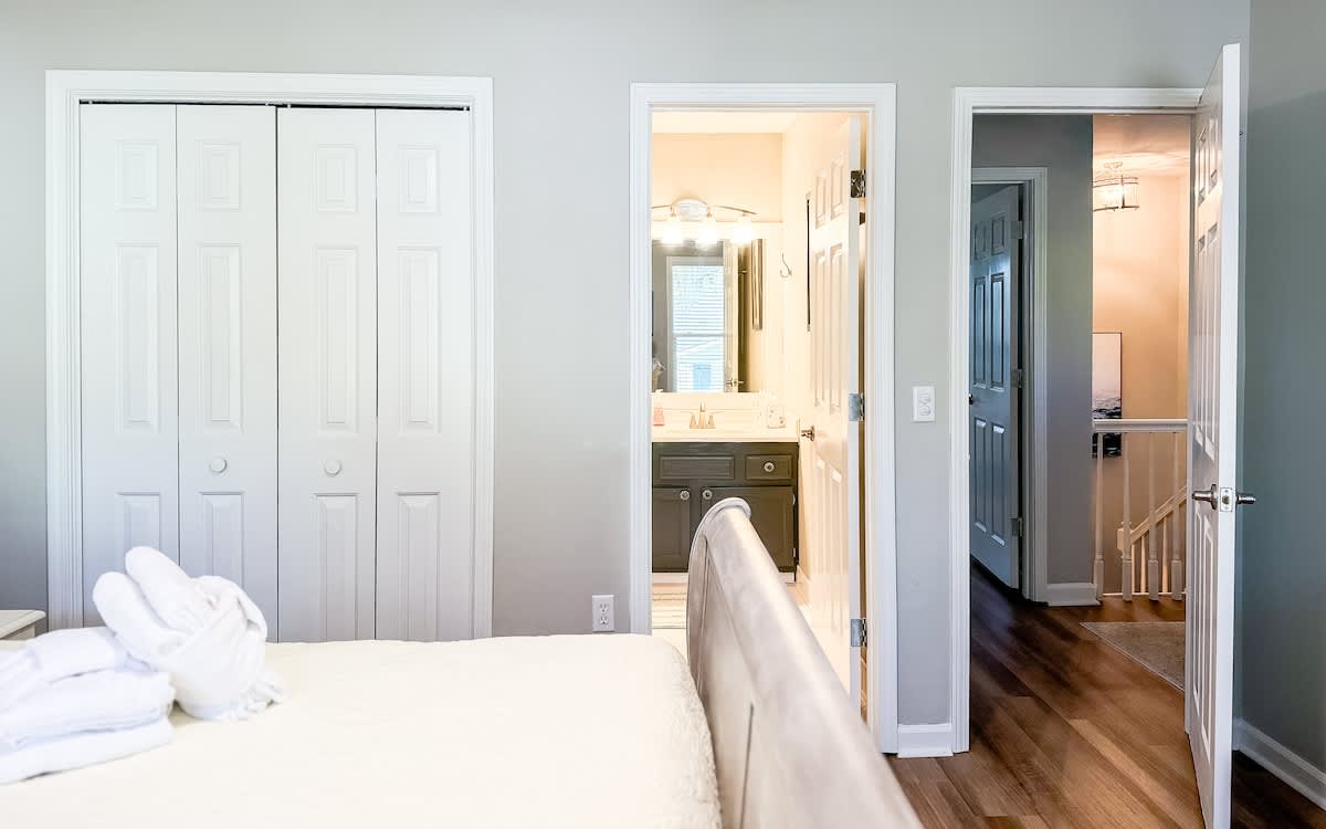 Upstairs Queen Suite
