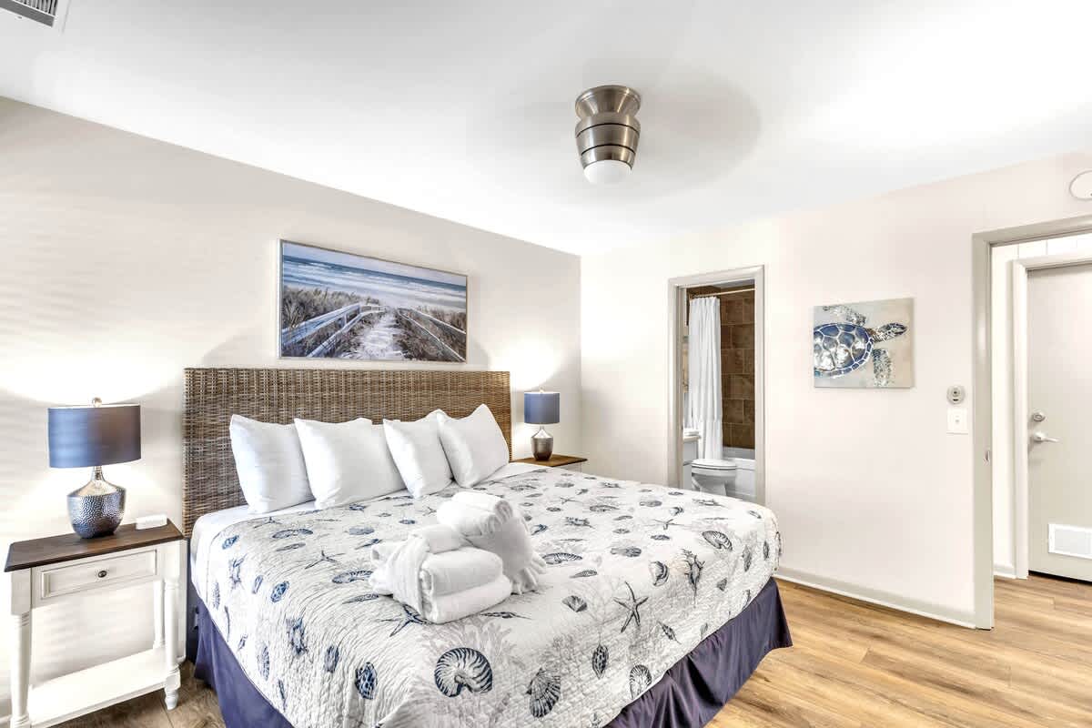 19-Primary Suite with King Bed and En-Suite Bathroom