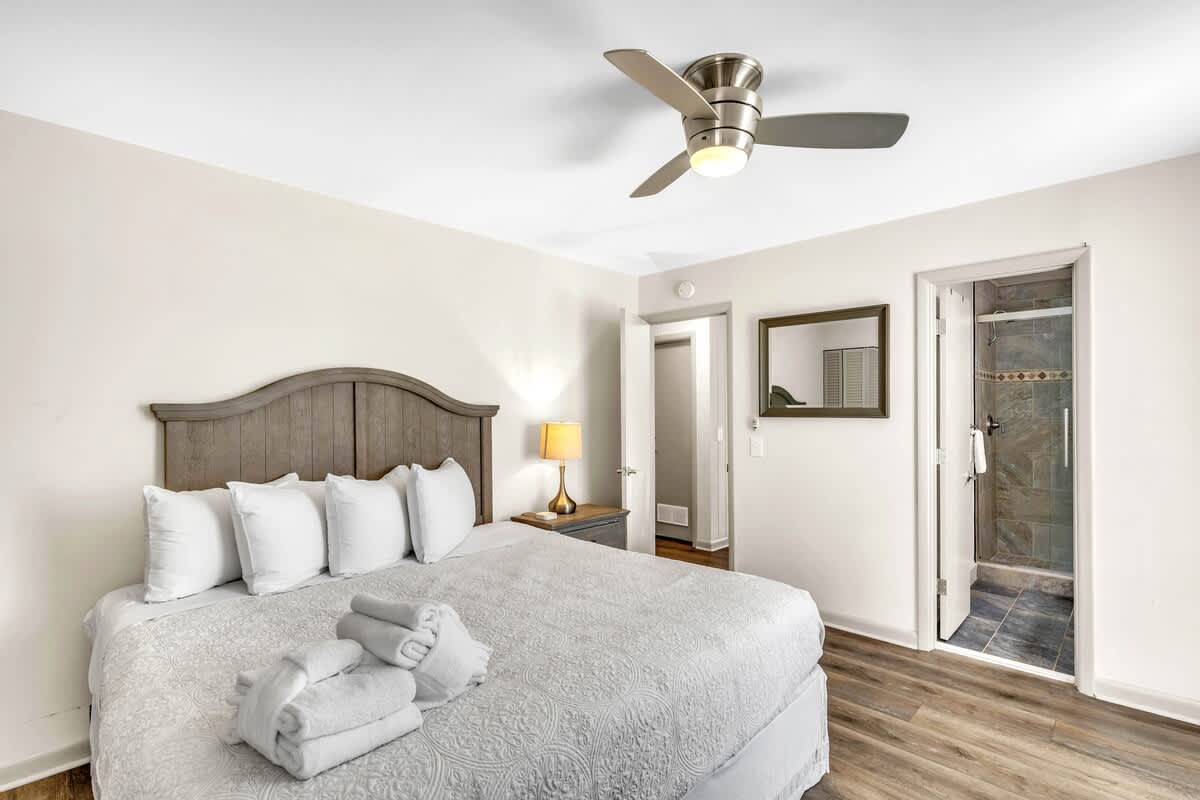 Guest Bedroom with King Bed and En-Suite Bathroom