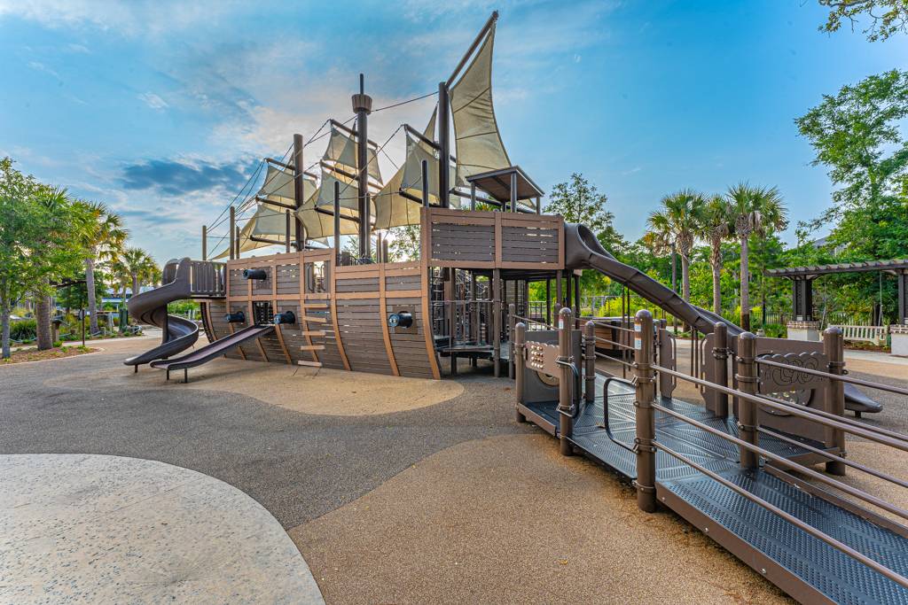 10-Minute Walk to Celebration Park