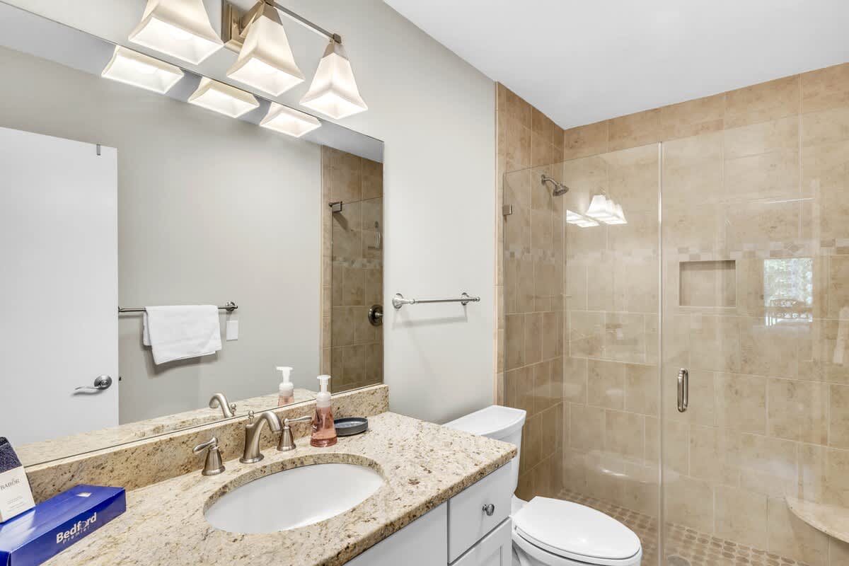 Primary En-Suite Bathroom