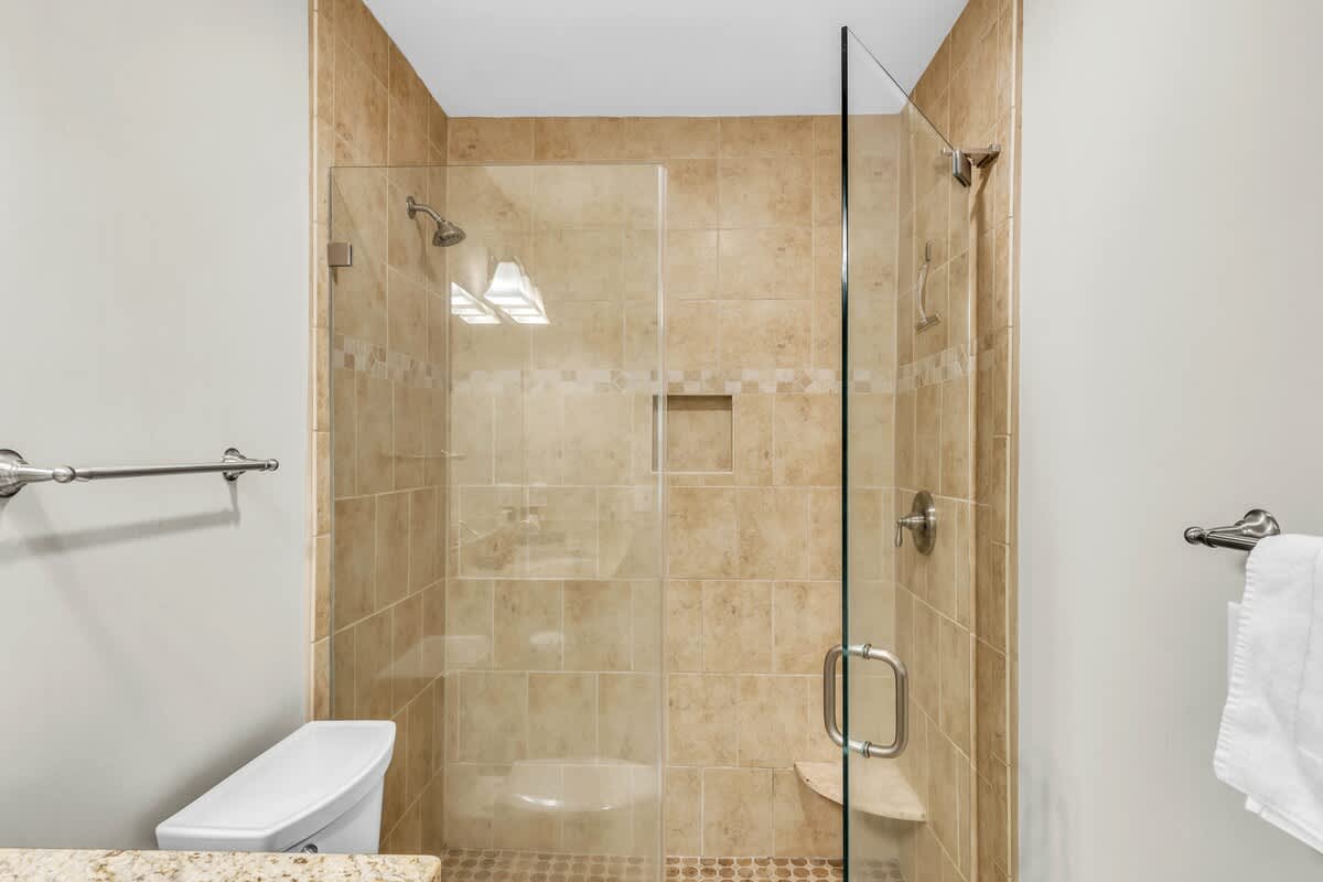 Primary En-Suite Bathroom