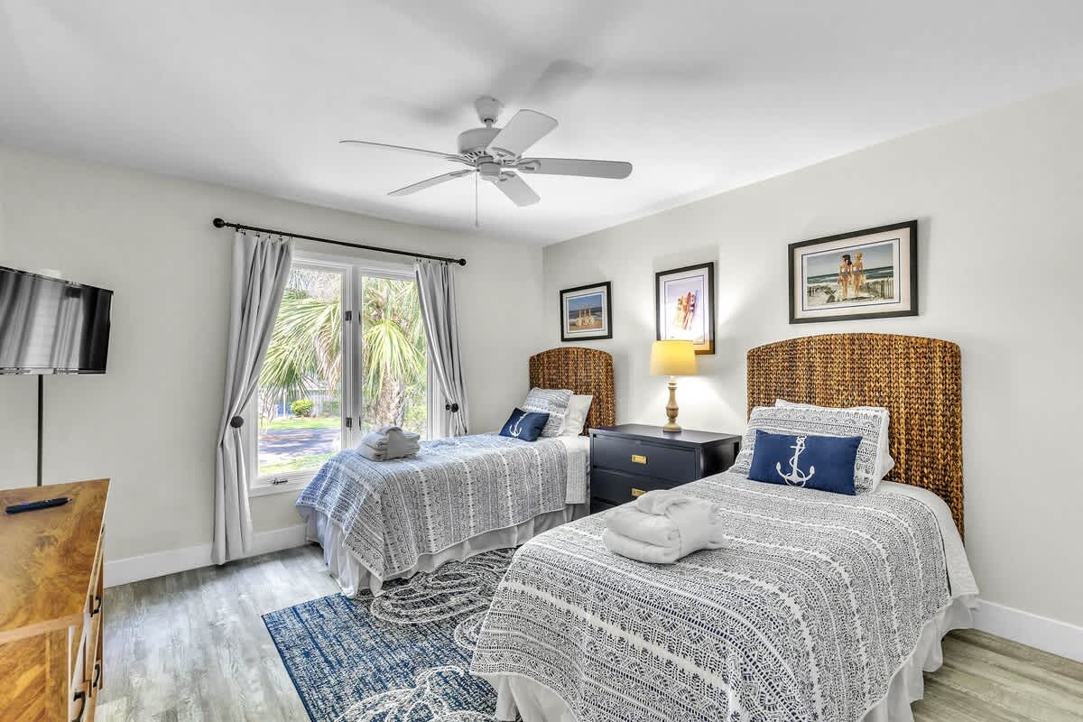 Guest Bedroom with Twin Beds