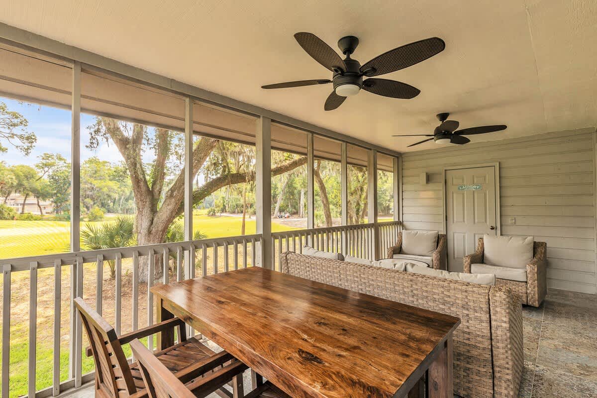 Large Screened Deck with Golf Course Views