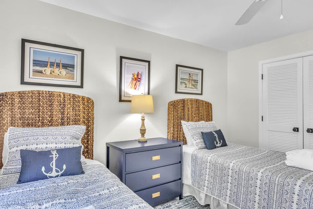 Guest Bedroom with Twin Beds