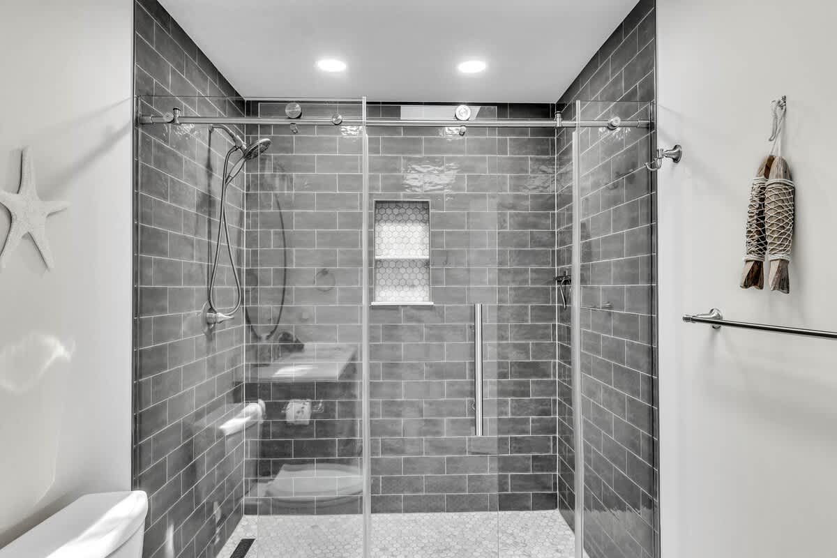 Primary En-Suite Bathroom