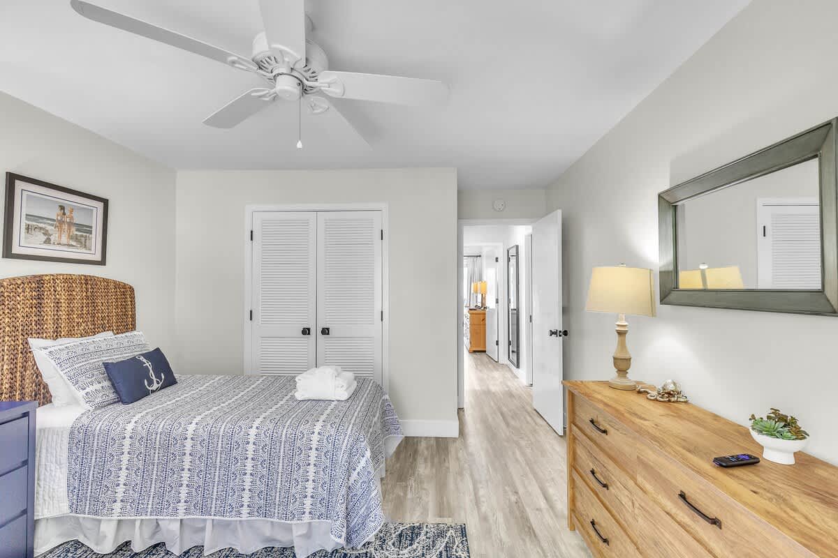 Guest Bedroom with Twin Beds