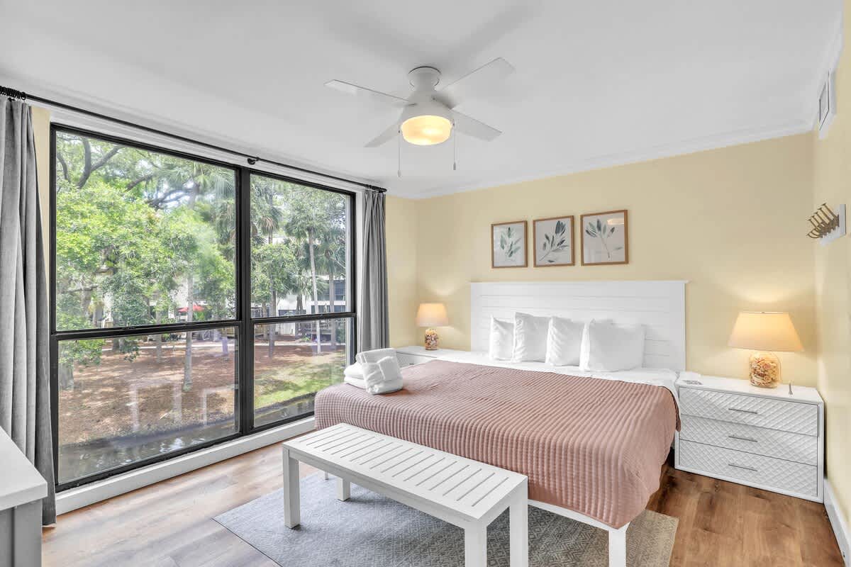 Guest Bedroom with King Bed (2nd Floor)